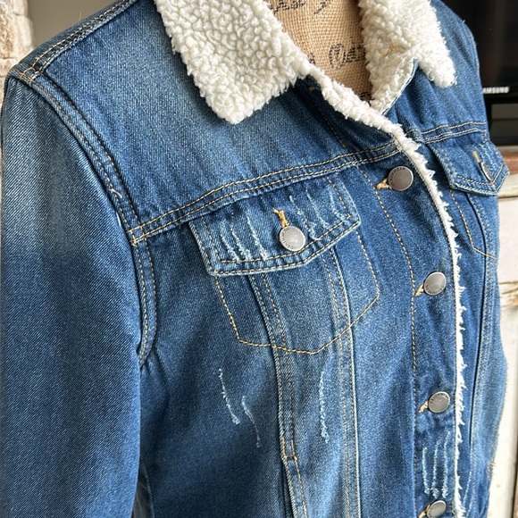 Ashley Vintage Charm sherpa lined distressed blue jean button close jacket - Picture 4 of 16